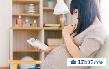 出産にはお金がかかります。
日本は出産に関する手当や補助金の制度が充実しており、実際の費用負担は多くは抑えられます。
ここでは、出産にあたりもらえるお金とかかる費用について解説します。